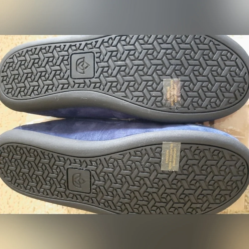 Women's Balboa Rhinestone Slipper Size 7D Navy color New in box